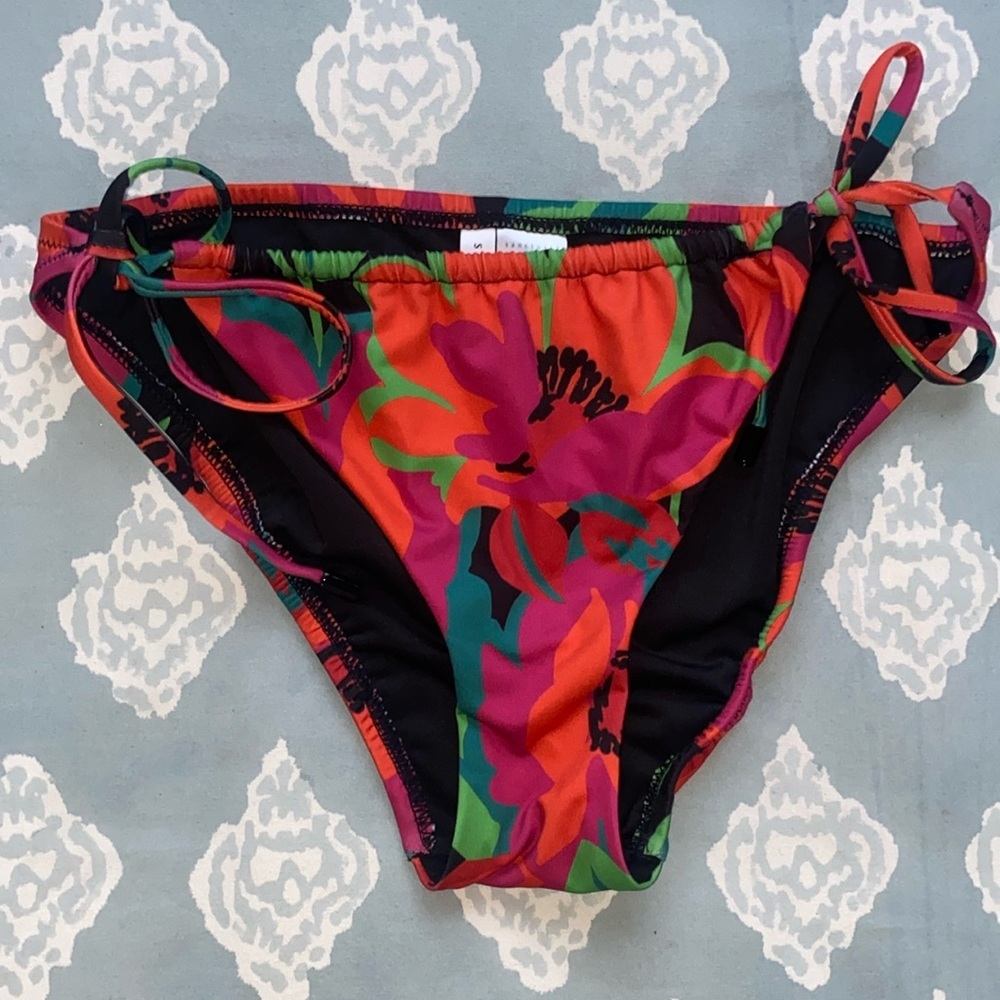 Sanctuary floral New bikini bottoms Size S NWOT
